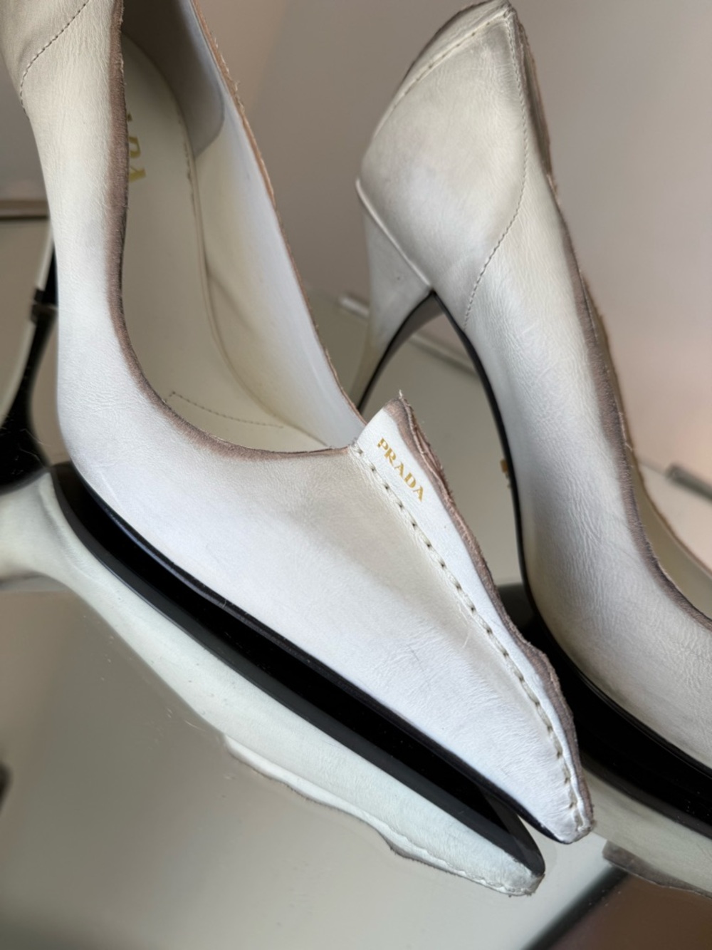 New Prada Antiqued Leather Pumps $1,550 39.5 - Picture 6 of 16